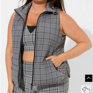 Matte Stretch Nylon Light-Weight Puffer Active Vest